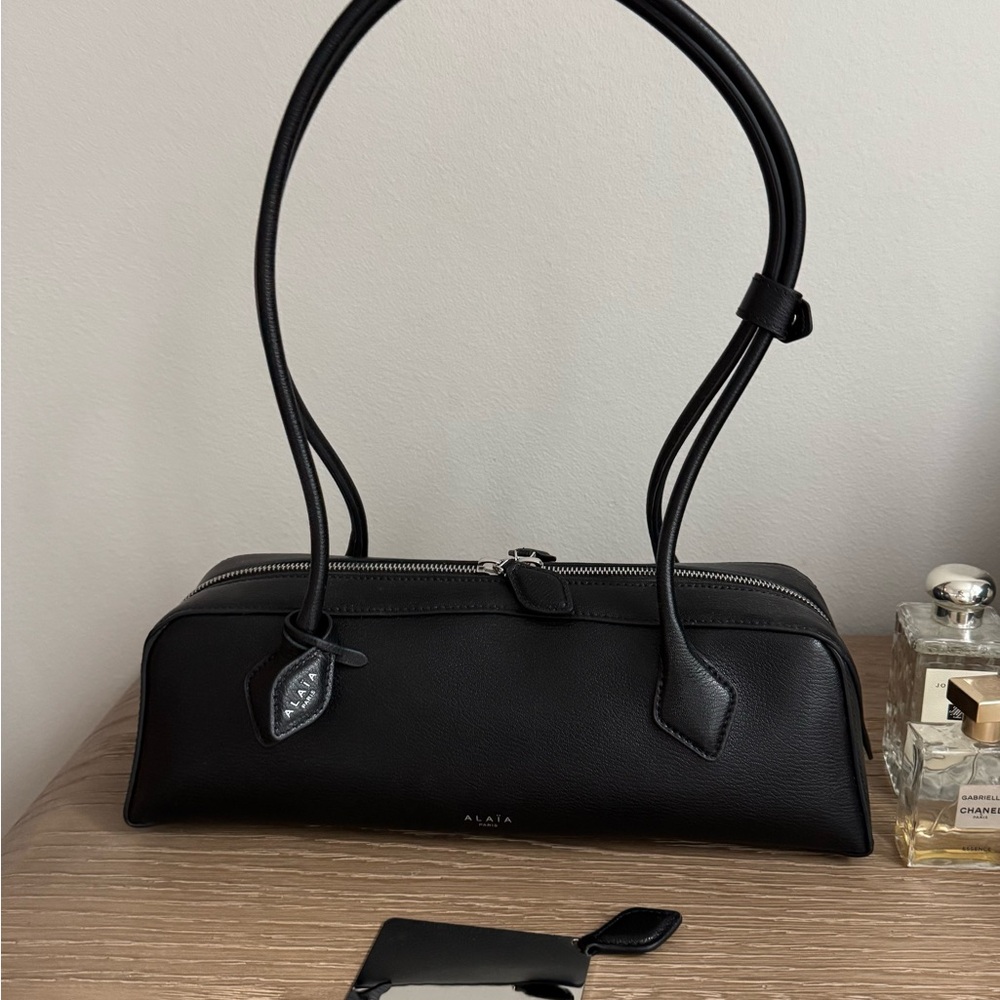 Alaia LE TECKEL MEDIUM BAG IN GOATSKIN